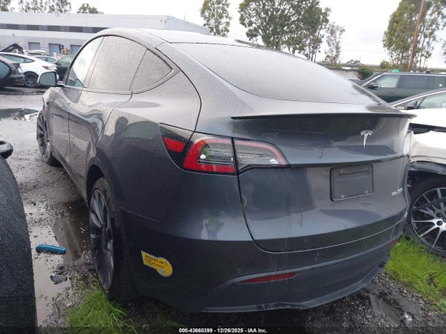 2020 TESLA MODEL Y 5YJYGDEF9LF013984 Photo 2
