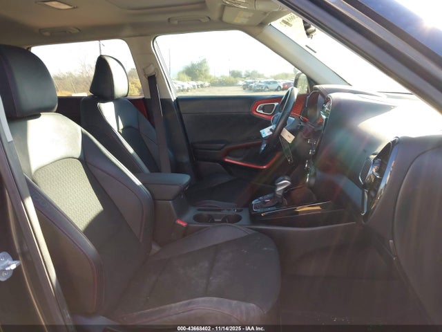 KNDJ53AU8P7884019 KIA Soul Gt-line