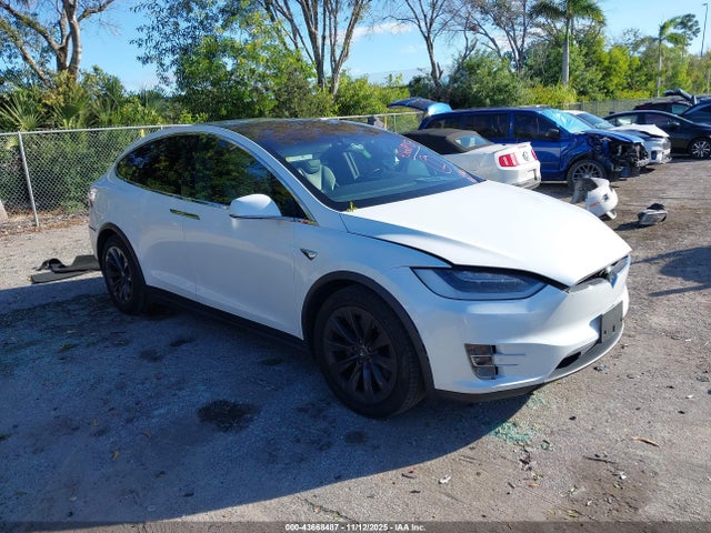 2018 TESLA MODEL X 5YJXCBE21JF142694 Photo 0