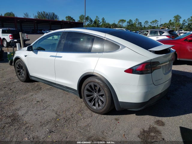 2018 TESLA MODEL X 5YJXCBE21JF142694 Photo 2