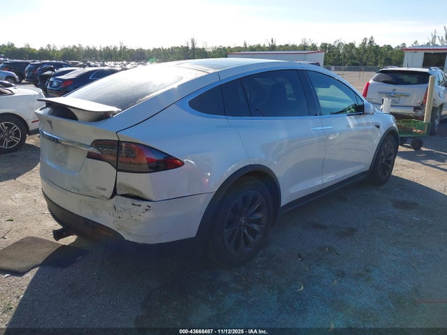 2018 TESLA MODEL X 5YJXCBE21JF142694 Photo 3