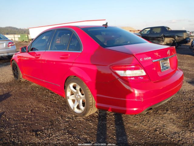 2011 MERCEDES-BENZ C 300 WDDGF5EB2BR175259 Photo 2