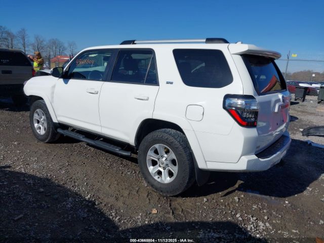 2021 TOYOTA 4RUNNER JTENU5JRXM5929458 Photo 2
