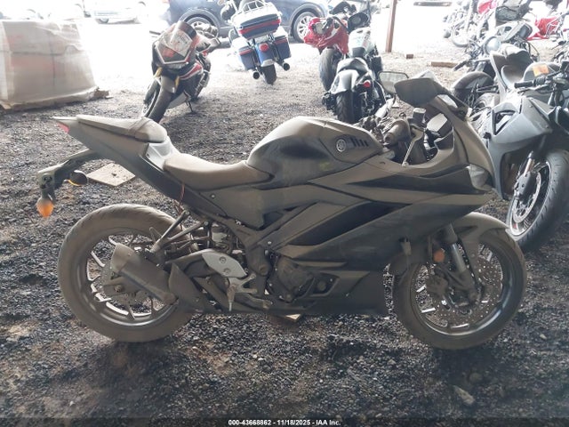 MH3RH18Y6MK008003 Yamaha Yzfr3 A