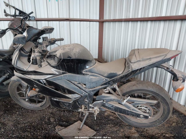 MH3RH18Y6MK008003 Yamaha Yzfr3 A