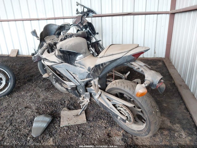 2021 YAMAHA YZFR3 MH3RH18Y6MK008003 Photo 2
