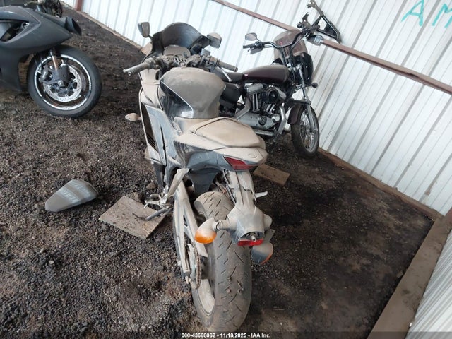 2021 YAMAHA YZFR3 MH3RH18Y6MK008003 Photo 5