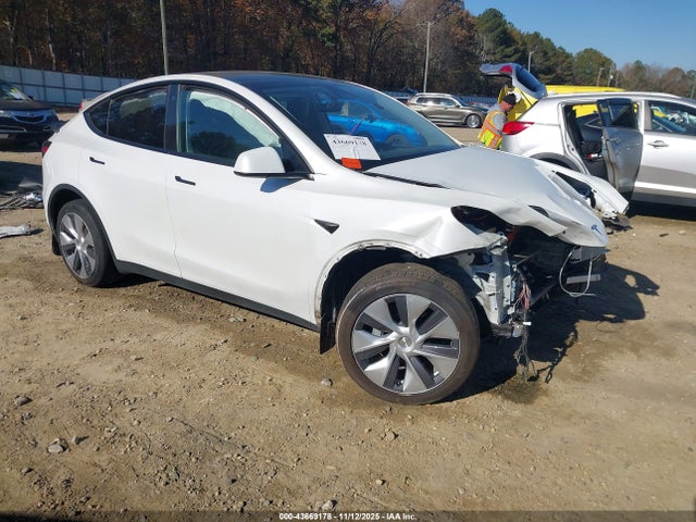 2023 TESLA MODEL Y 7SAYGDEE7PF660352 Photo 0