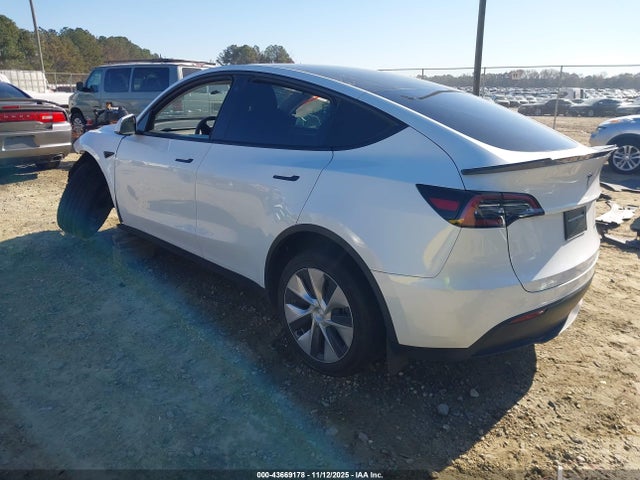 2023 TESLA MODEL Y 7SAYGDEE7PF660352 Photo 2
