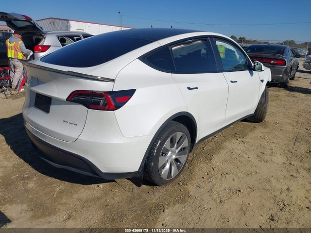 2023 TESLA MODEL Y 7SAYGDEE7PF660352 Photo 3