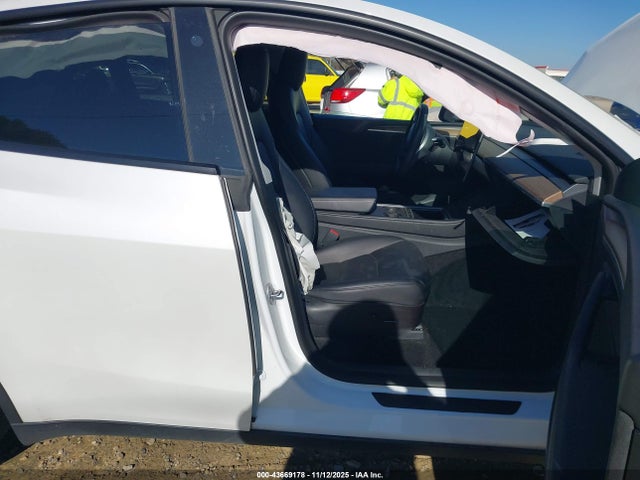 2023 TESLA MODEL Y 7SAYGDEE7PF660352 Photo 4