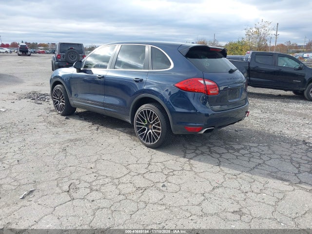 2011 PORSCHE CAYENNE WP1AB2A23BLA42737 Photo 2