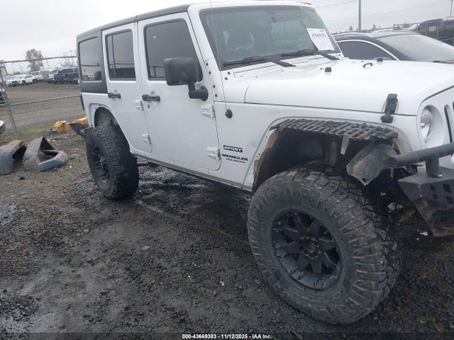 1C4BJWDG4HL581142 Jeep Wrangler Unlimited Sport 4x4