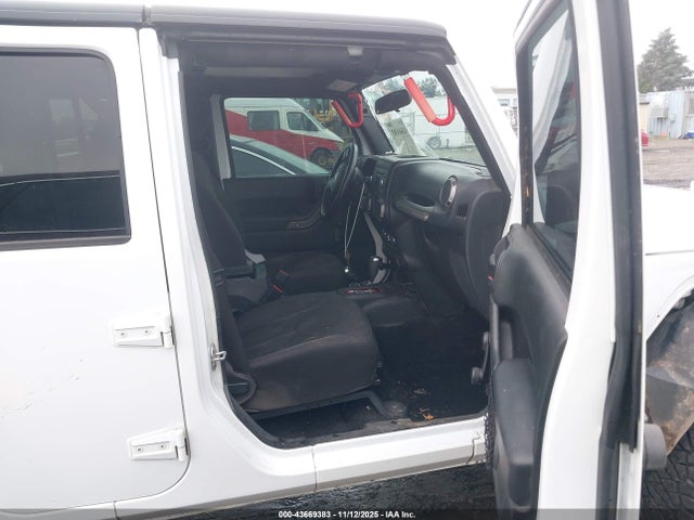 1C4BJWDG4HL581142 Jeep Wrangler Unlimited Sport 4x4