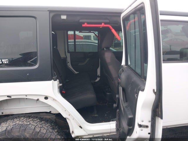 1C4BJWDG4HL581142 Jeep Wrangler Unlimited Sport 4x4