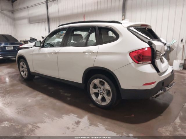 2015 BMW X1 WBAVM1C56FV316051 Photo 2