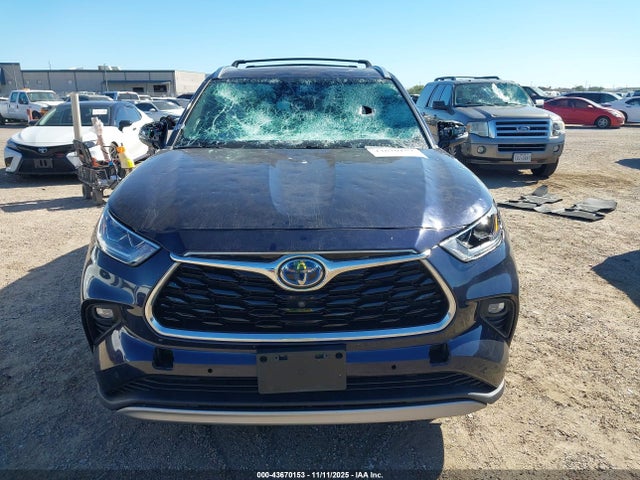 2021 Toyota Highlander Hybrid Platinum მანქანა იყიდება აუქციონზე, vin: 5TDFARAH7MS008597, აუქციონის ნომერი: 43670153