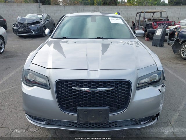 Chrysler 300 300s 2018 2C3CCABG5JH214147 Image 13