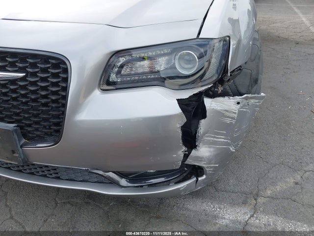 Chrysler 300 300s 2018 2C3CCABG5JH214147 Image 18