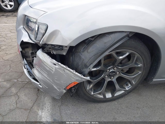 Chrysler 300 300s 2018 2C3CCABG5JH214147 Image 19
