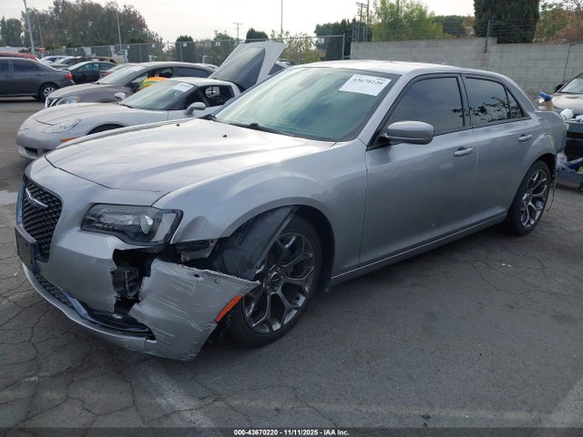 Chrysler 300 300s 2018 2C3CCABG5JH214147 Image 2