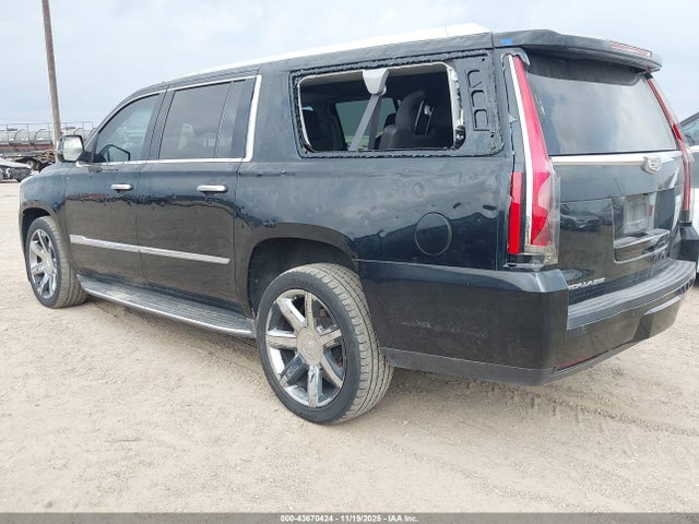 2016 CADILLAC ESCALADE ESV 1GYS3HKJ0GR143034 Photo 2