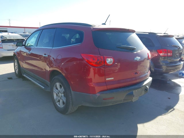 2012 CHEVROLET TRAVERSE 1GNKRJED8CJ196775 Photo 2