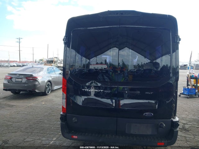 1FBZX2CM5KKA06255 Ford Transit-350 Xlt