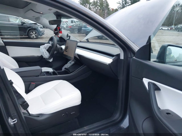 2021 TESLA MODEL Y 5YJYGDEE2MF063246 Photo 4