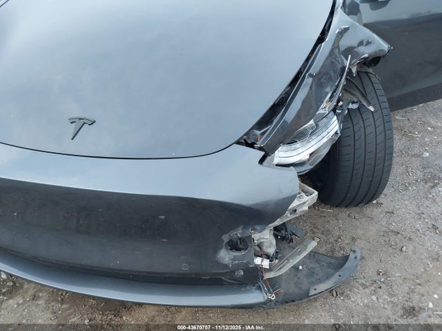 2021 TESLA MODEL Y 5YJYGDEE2MF063246 Photo 5