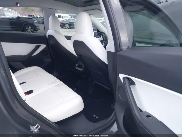 2021 TESLA MODEL Y 5YJYGDEE2MF063246 Photo 7