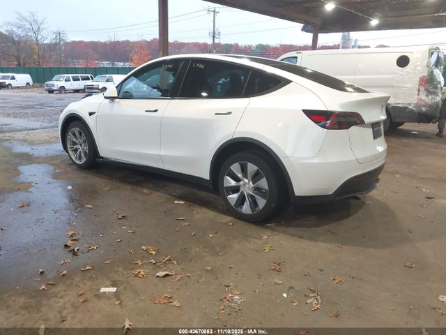 2023 TESLA MODEL Y 7SAYGDEE3PF792413 Photo 2