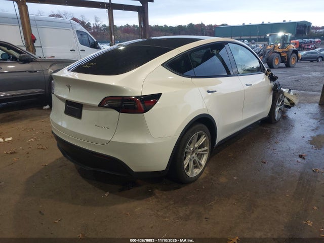 2023 TESLA MODEL Y 7SAYGDEE3PF792413 Photo 3