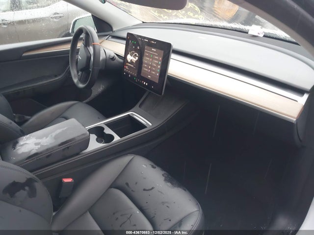 2023 TESLA MODEL Y 7SAYGDEE3PF792413 Photo 4