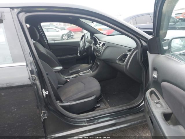 2013 CHRYSLER 200 1C3CCBAB0DN765271 Photo 4