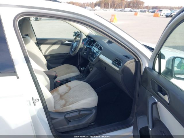 2018 VOLKSWAGEN TIGUAN 3VV1B7AX2JM034556 Photo 4