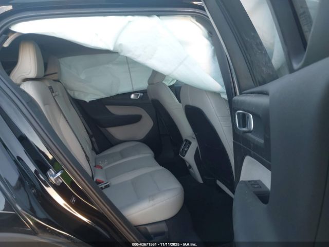 2021 VOLVO XC40 YV4162UK5M2570304 Photo 7