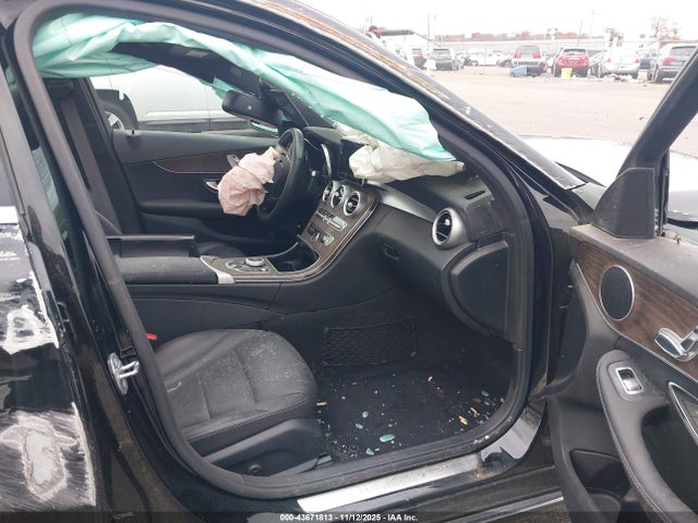 Продаж на аукціоні авто 2018 Mercedes-benz C 300 4matic, vin: 55SWF4KB8JU257360, номер лоту: 43671813