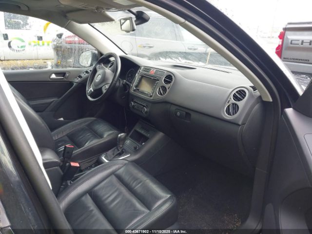 2011 VOLKSWAGEN TIGUAN WVGAV7AX8BW505810 Photo 4