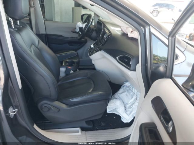 2019 CHRYSLER PACIFICA 2C4RC1BG0KR731633 Photo 4
