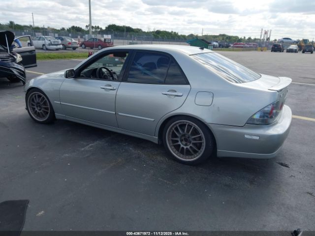 2004 LEXUS IS 300 JTHBD192040086924 Photo 2