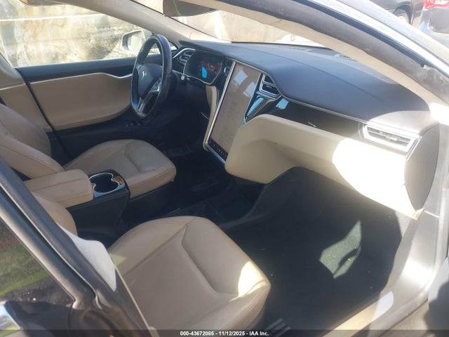 2015 TESLA MODEL S 5YJSA1E12FF111155 Photo 4
