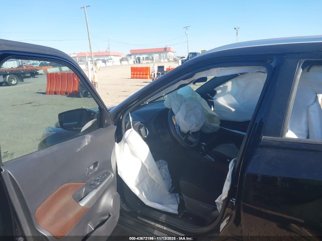 43672196 :رقم المزاد ، 3N1CP5CU0JL520534 vin ، 2018 Nissan Kicks Sr مزاد بيع