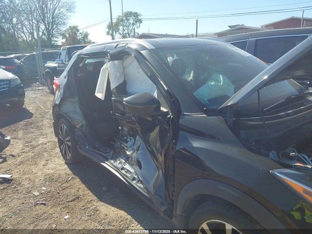 43672196 :رقم المزاد ، 3N1CP5CU0JL520534 vin ، 2018 Nissan Kicks Sr مزاد بيع