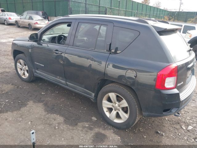 2011 JEEP COMPASS 1J4NF1FB4BD154915 Photo 2