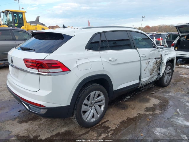 2020 VOLKSWAGEN ATLAS CROSS SPORT 1V2YC2CA7LC204953 Photo 3
