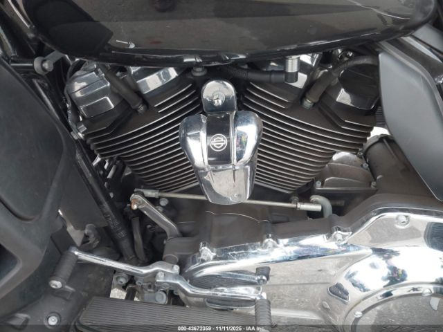 2019 HARLEY-DAVIDSON FLHTK 1HD1KEF11KB645774 Photo 8
