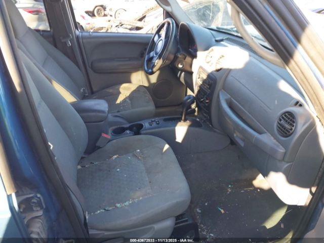 2005 JEEP LIBERTY 1J4GL48K05W516733 Photo 4