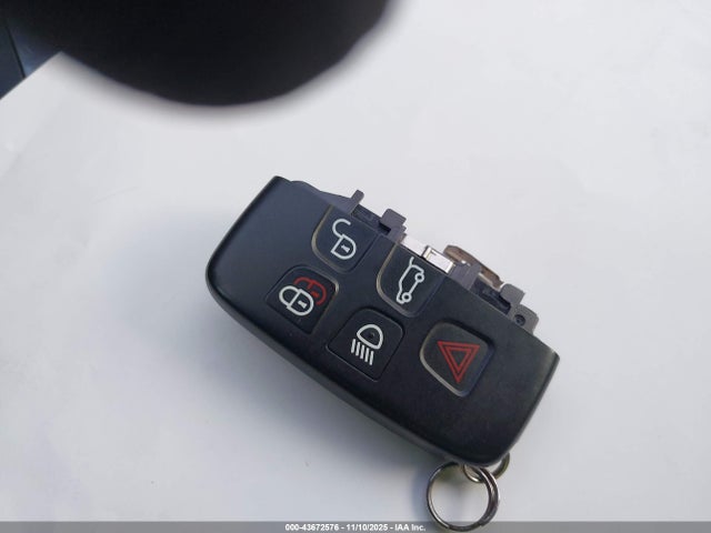 Land Rover s/c lev2 ulev 2017 SALRGBBVXHA043718 Image 11