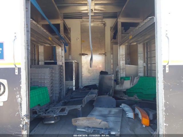 43672676 :رقم المزاد ، 1GB6G5CG2E1197724 vin ، 2014 Chevrolet Express Cutaway 4500 مزاد بيع